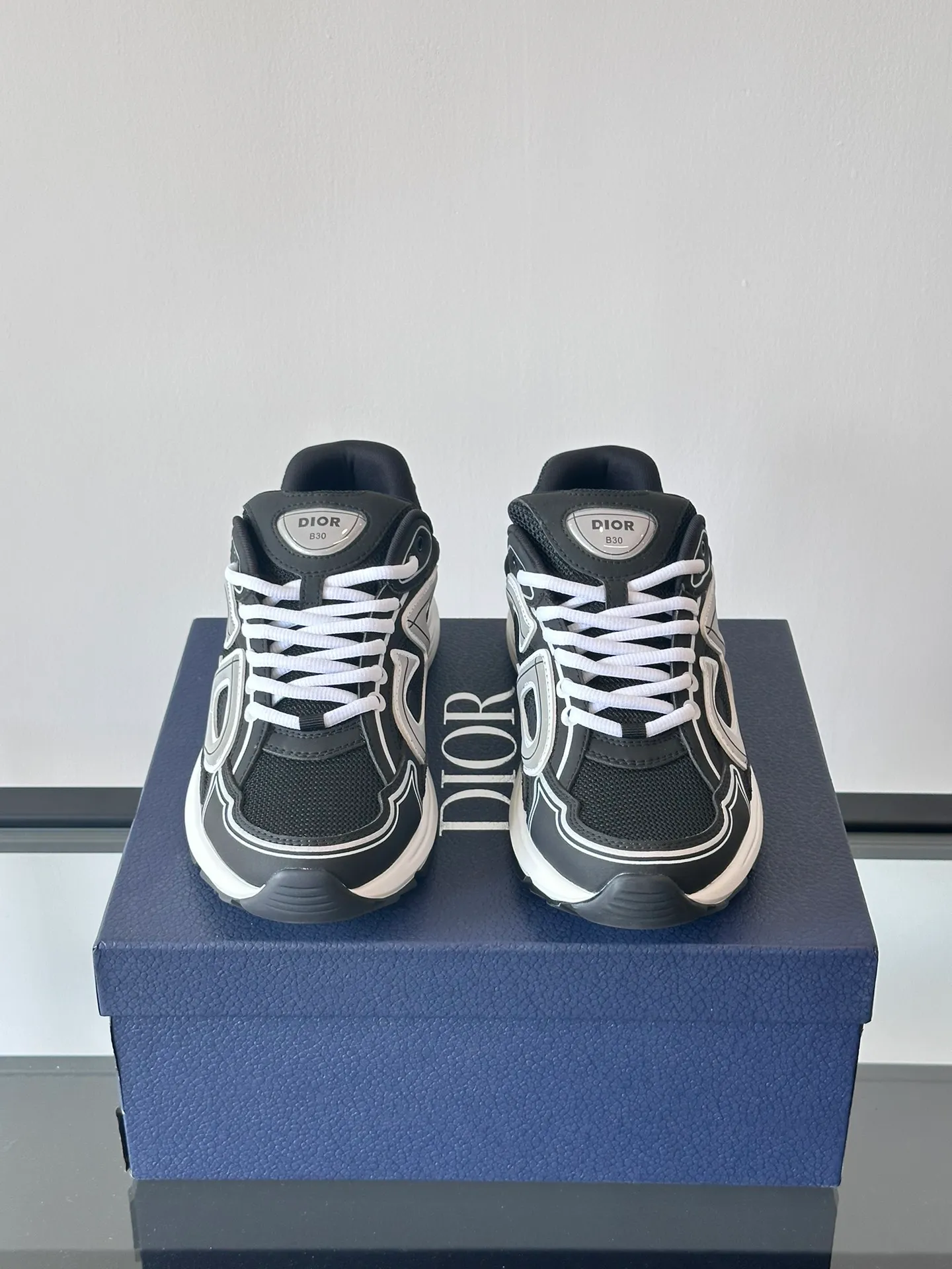 Men's Men's Shoes 💰p440 "Dio*" Dior B30 series sports shoes, multi-color mesh fabric and multi-color technical fabrics, this season's new B30 low-top sports shoes are one of the flagship styles of the series. Crafted from multicolor mesh and technical fabrics, it's finished with a reflective "CD30" graphic and silver-toned "DIOR B30" and "CD30" logos on the heel and tongue. An extra-light, sculpted rubber sole with signature accents adds style, while internal stretch details create ideal comfort. It can be matched with various casual styles to show a fashionable and modern sports style. Size: 38-44 (45-46 customized)